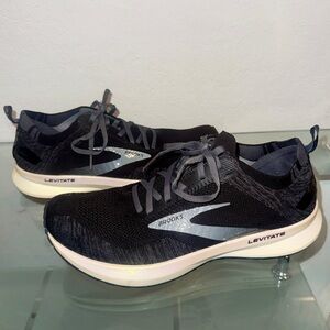 Brooks Women's Levitate 4 Running Shoe Black Blackened Pearl White  Sz 11 B